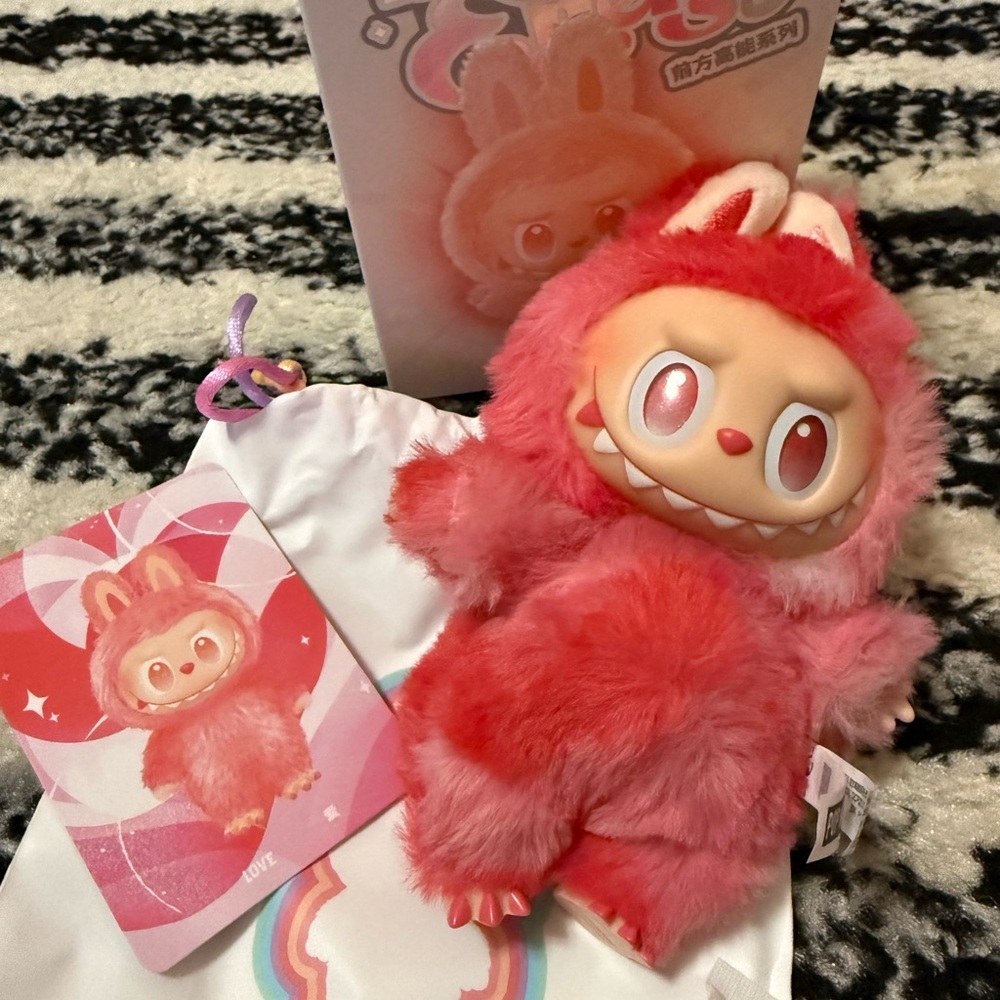 ❤️ Labubu BIE “Love” – Sealed Top, Open Bottom ❤️